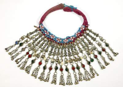 Bild Nr.1: 130-2681 Halskette o. Gesichtsverschleierung: (Asiatika, Schmuck)