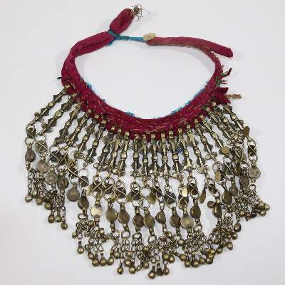 Bild Nr.2: 130-2681 Halskette o. Gesichtsverschleierung: (Asiatika, Schmuck)