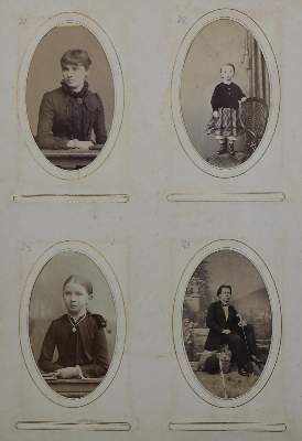 Bild Nr.1: 130-2856 Zwei Alben: (Portrait)
