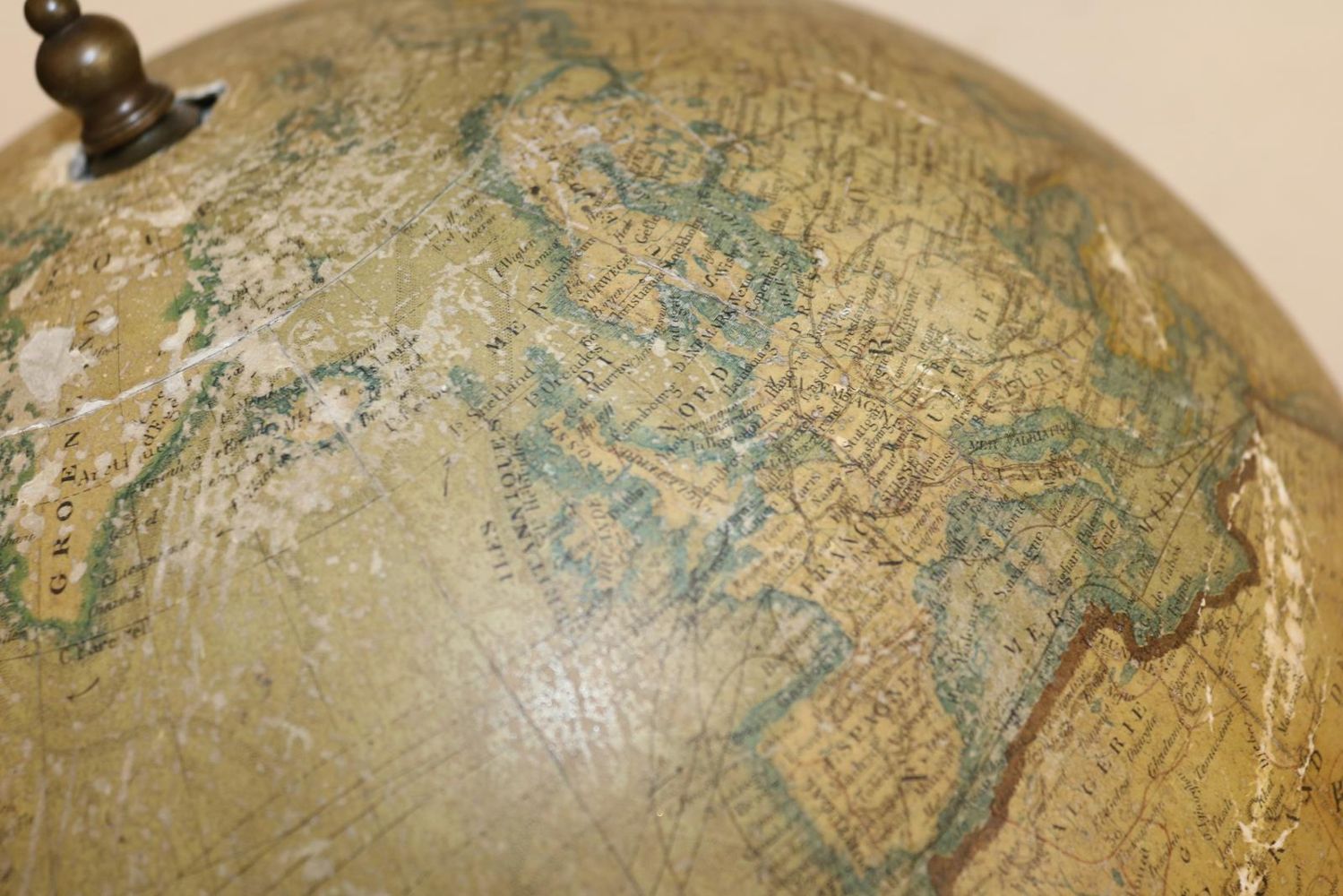 Große Abbildung Nr.22: 131-1717 Globus.: (Verschiedene Länder - Geschichte, Atlanten, Globen)