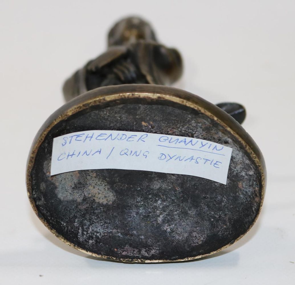 Große Abbildung Nr.4: 131-1975 Guanyin Skulptur.: (Asiatika, China)