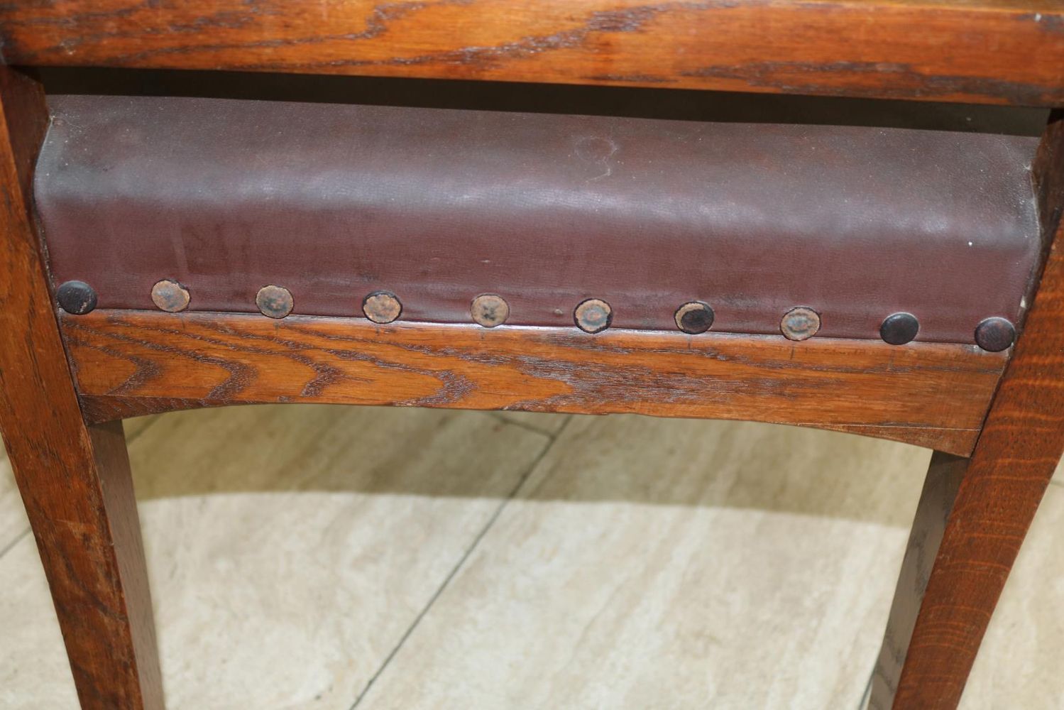 Große Abbildung Nr.5: 131-2012 Armlehner Basel: (Möbel)