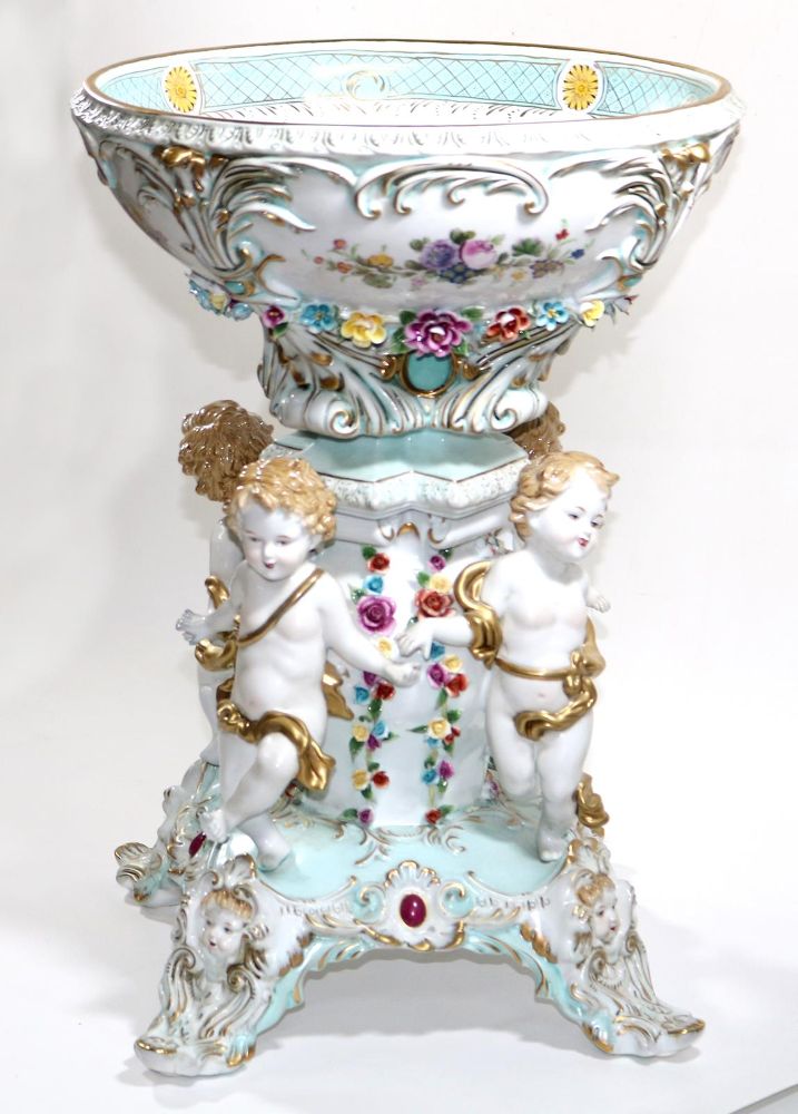 Große Abbildung Nr.3: 131-2060 Amorettenschale, Centerpiece.: (Porzellan u. Keramik, Figuren)