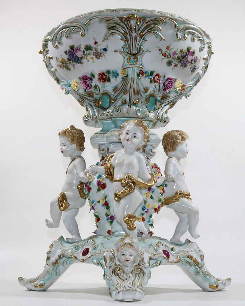 Große Abbildung Nr.5: 131-2060 Amorettenschale, Centerpiece.: (Porzellan u. Keramik, Figuren)