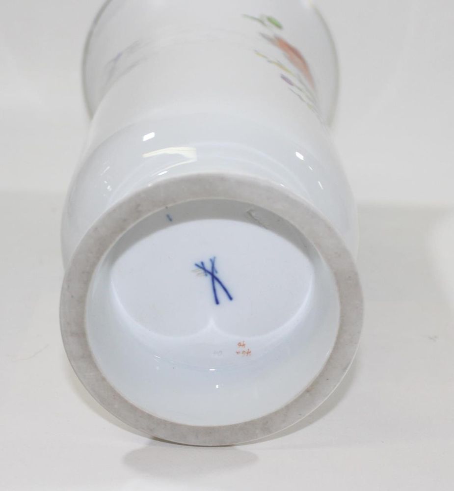 Große Abbildung Nr.4: 131-2107 Meissen Trichtervase.: (Porzellan u. Keramik, Meissen)