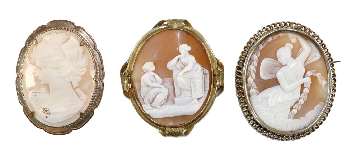 Große Abbildung Nr.1: 131-2128 Drei Muschelkameen.: (Schmuck, Anhänger, Gemmen und Kameen)