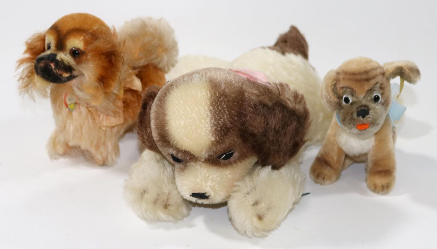 Große Abbildung Nr.1: 131-2304 Drei Hunde mit KFS.: (Spielzeug, Steiff, Hunde)
