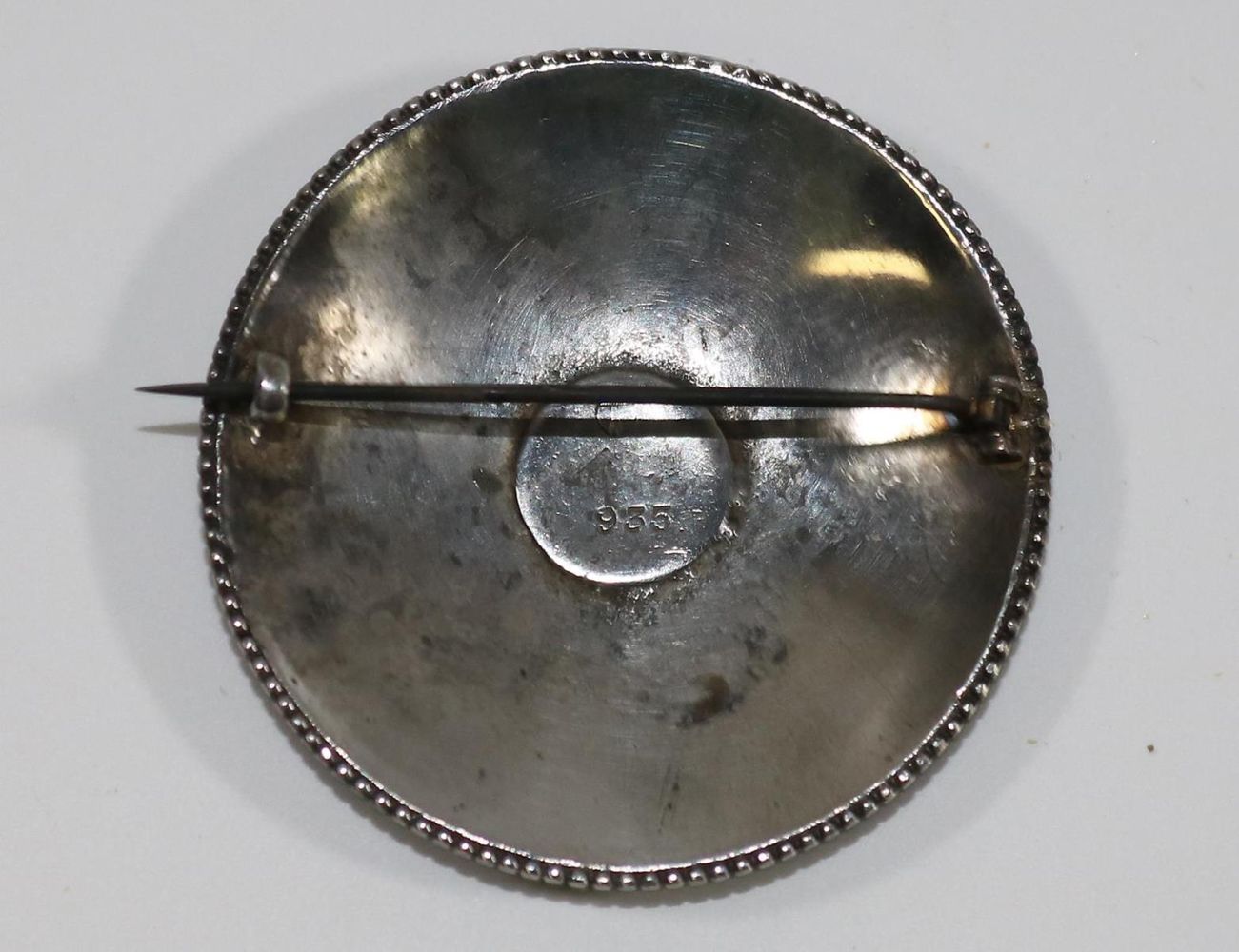 Große Abbildung Nr.2: 131-2328 Emaillebrosche, Entwurf: (Theodor Fahrner, Broschen)