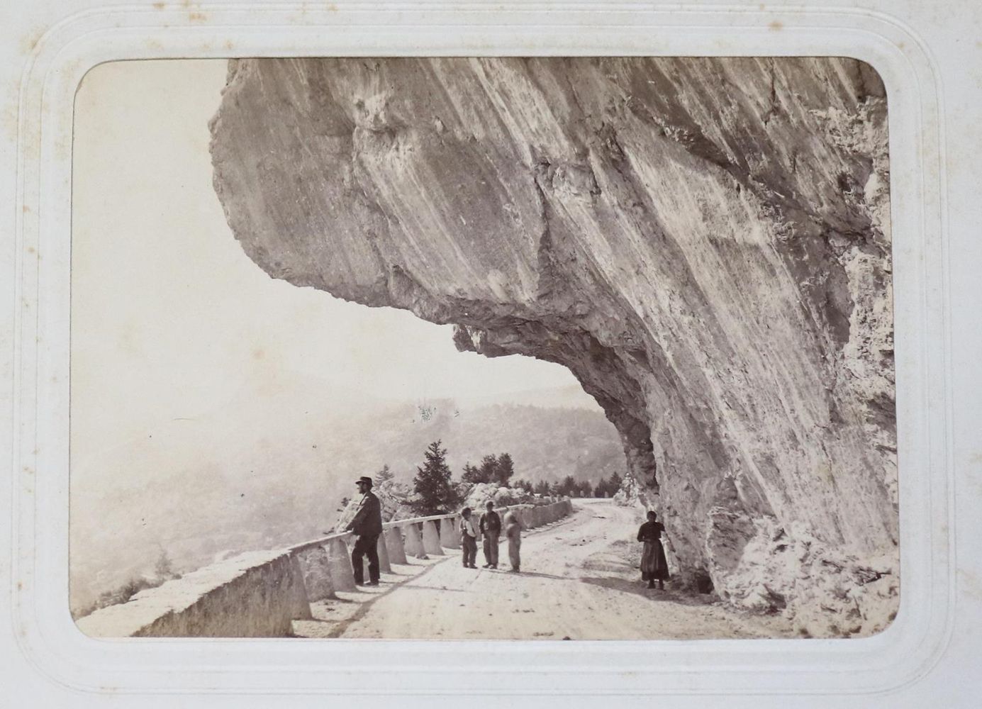 Große Abbildung Nr.3: 131-2375 Holzdeckelalbum: (Photographie)