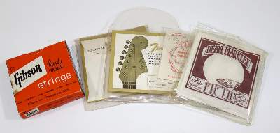 Bild Nr.4: 131-1874 Fender: (Varia, Musikinstrumente)