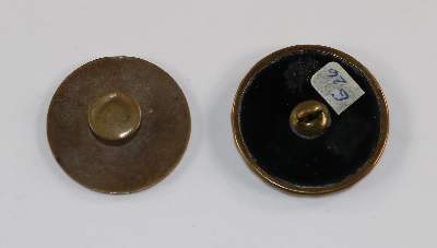 Bild Nr.2: 131-1875 China 2 Knöpfe: (Varia, Nähzubehör, Knöpfe)