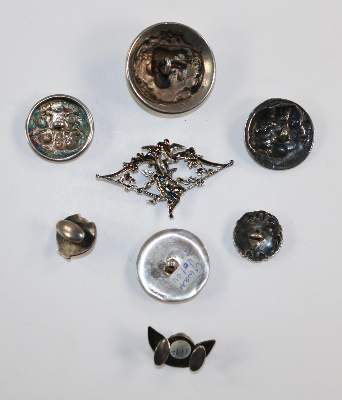 Bild Nr.2: 131-1876 Engelsknöpfe.: (Varia, Nähzubehör, Knöpfe)