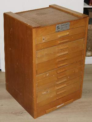 Bild Nr.22: 131-1894 Knopfkabinett, Verkaufsdisplay.: (Varia, Nähzubehör, Knöpfe)
