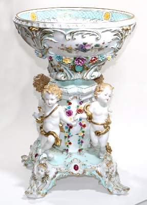 Bild Nr.3: 131-2060 Amorettenschale, Centerpiece.: (Porzellan u. Keramik, Figuren)