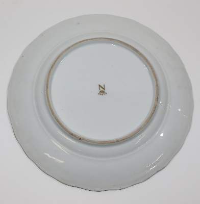 Bild Nr.3: 131-2117 Wappenteller Capodimonte: (Porzellan u. Keramik)