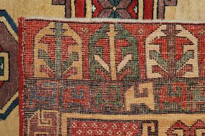 Bild Nr.2: 131-2315 Kasak mit: (Teppiche)