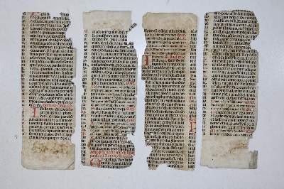 Bild Nr.28: 131-96 Einbandmakulatur.: (Alte Drucke, Handschriften und Theologie)