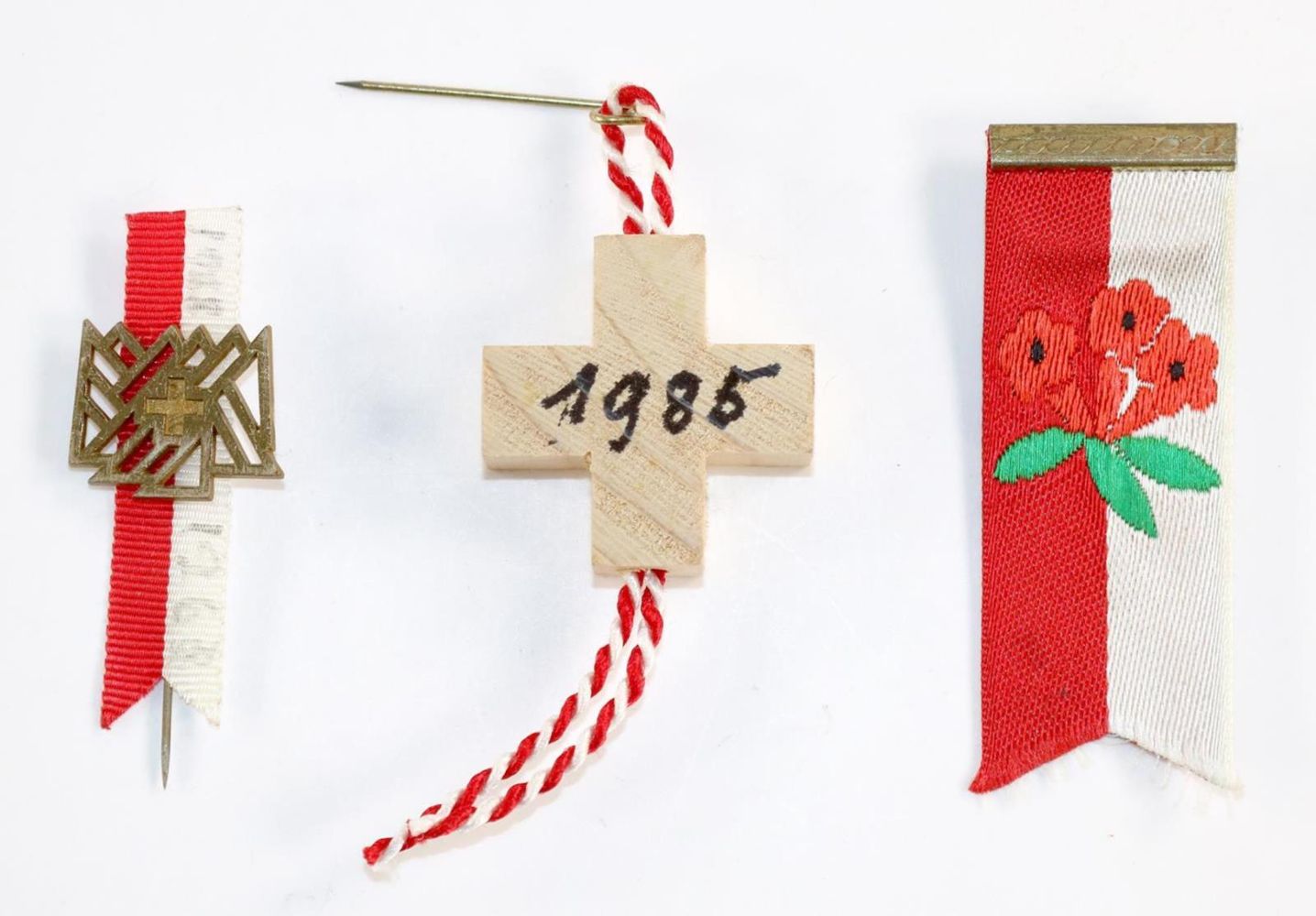Große Abbildung Nr.2: 132-1812 1. August-Abzeichen: (Schweiz, Bundesfeiertag, Pro Patria)