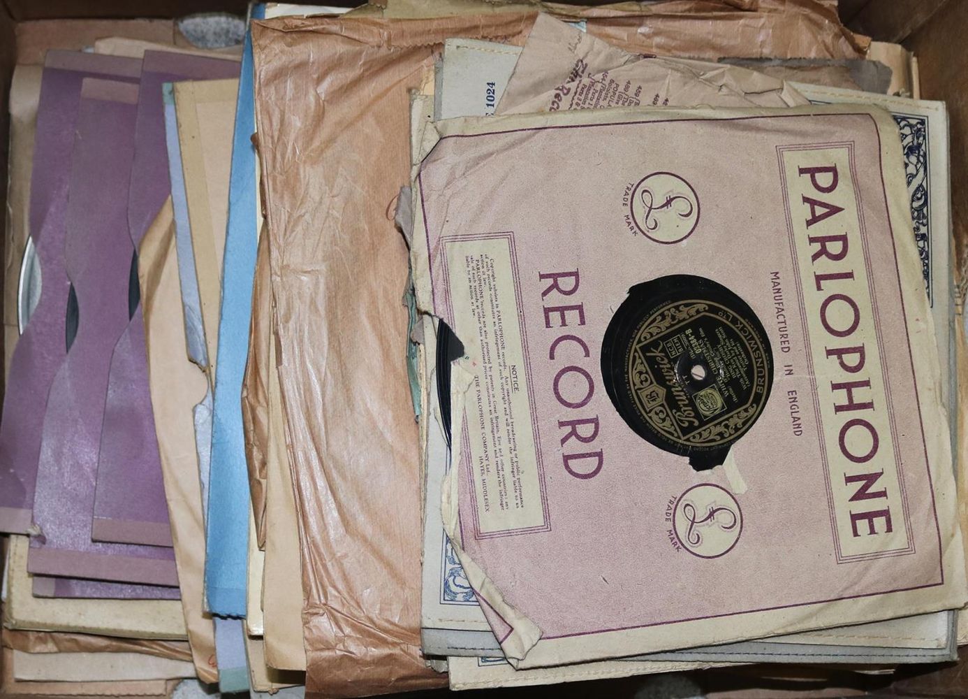 Große Abbildung Nr.3: 132-1993 Schrankgrammophon London: (Varia, Musikinstrumente)