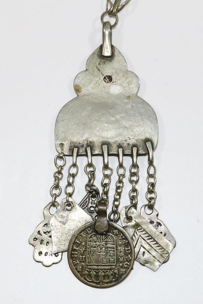 Große Abbildung Nr.2: 132-2131 Halskette mit Münze: (Asiatika, Schmuck)