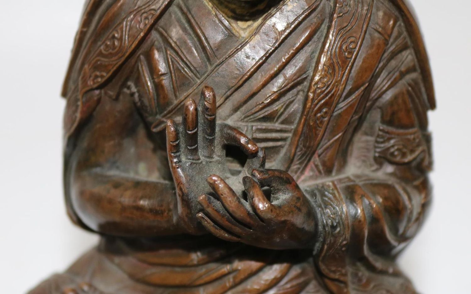 Große Abbildung Nr.4: 132-2137 Bronze eines Lama.: (Asiatika, Skulpturen - Plastiken)