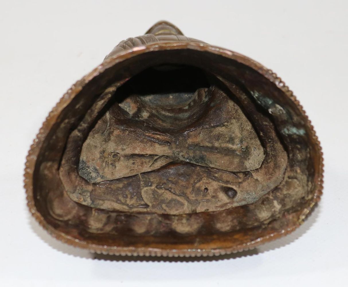 Große Abbildung Nr.6: 132-2137 Bronze eines Lama.: (Asiatika, Skulpturen - Plastiken)