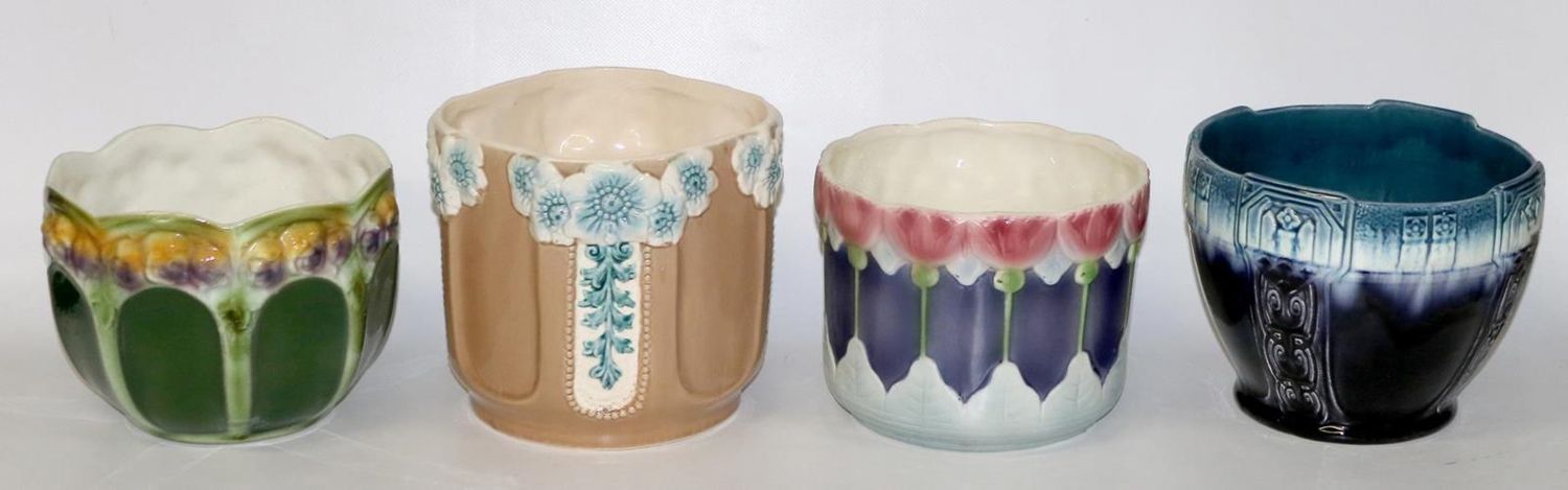 Große Abbildung Nr.1: 132-2197 Vier Jugendstil Cachepots.: (Porzellan u. Keramik, Fayencen)