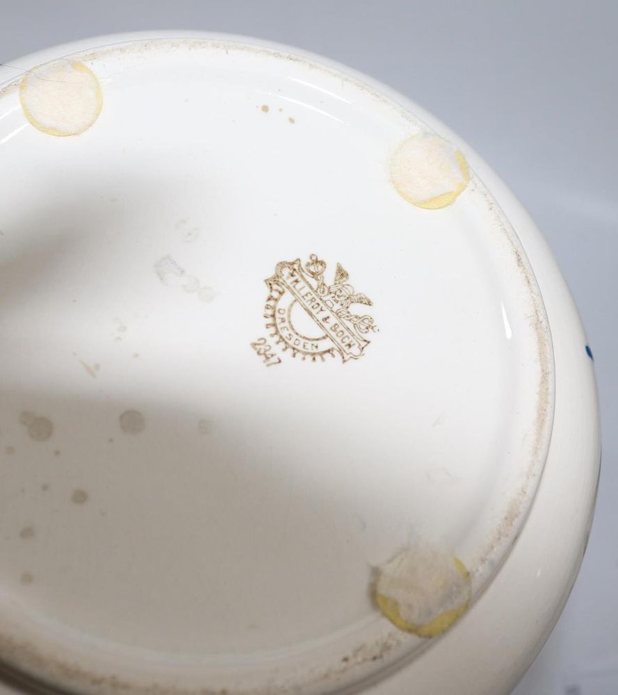 Große Abbildung Nr.6: 132-2205 Villeroy & Boch: (Porzellan u. Keramik, Fayencen, Waschgarnituren)