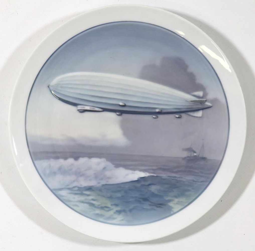 Große Abbildung Nr.1: 132-2221 Zeppelin-Teller.: (Porzellan u. Keramik)