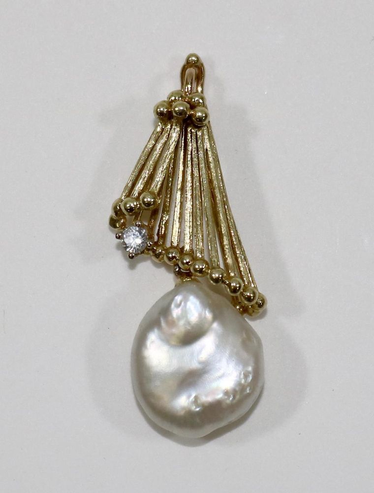 Große Abbildung Nr.1: 132-2225 Perlanhänger mit Brillant.: (Schmuck, Anhänger)