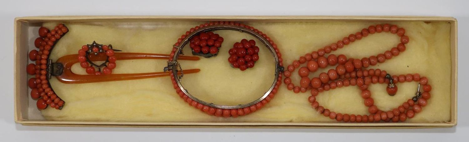 Große Abbildung Nr.3: 132-2243 Korallenschmuck um 1890.: (Schmuck)