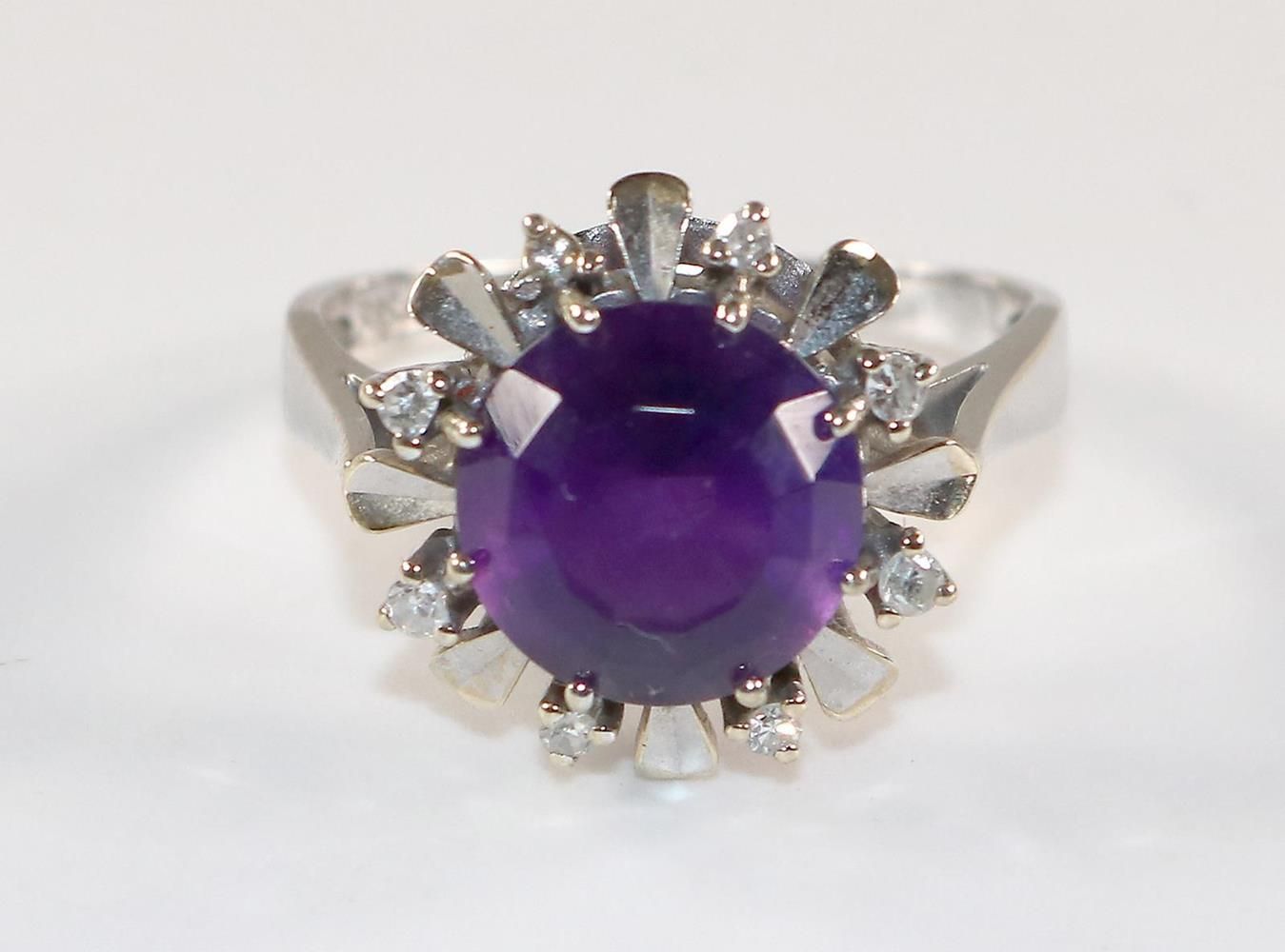 Große Abbildung Nr.1: 132-2248 Brillant- Amethystring 585 WG.: (Schmuck, Ringe)