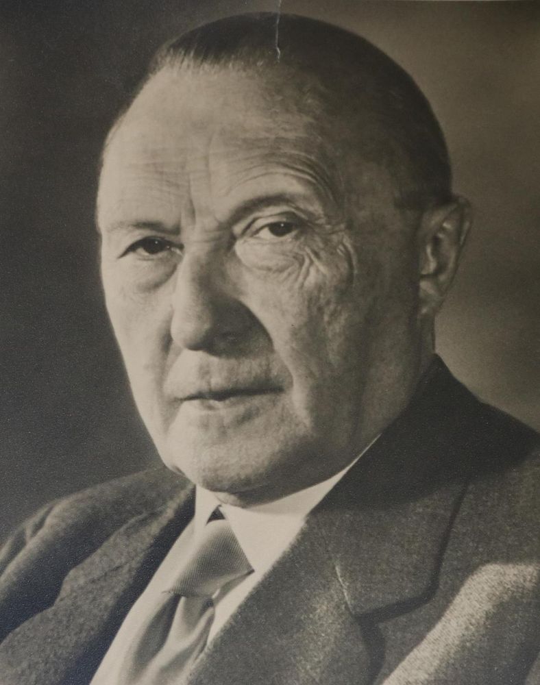 Große Abbildung Nr.1: 132-2330 Adenauer, Konrad,: (Photographie)