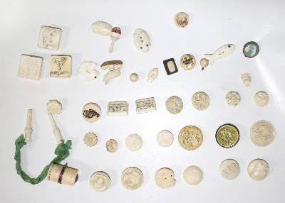 Bild Nr.1: 132-2000 Knopfsammlung: (Varia, Nähzubehör, Knöpfe)