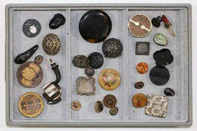 Bild Nr.2: 132-2001 Knopfsammlung: (Varia, Nähzubehör, Knöpfe)