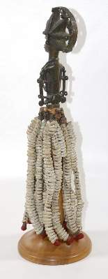 Bild Nr.3: 132-2051 Bronzezepter mit Knochenwirbeln.: (Afrika, Figuren)