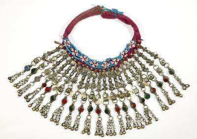 Bild Nr.1: 132-2132 Halskette o. Gesichtsverschleierung: (Asiatika, Schmuck)
