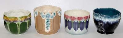 Bild Nr.1: 132-2197 Vier Jugendstil Cachepots.: (Porzellan u. Keramik, Fayencen)