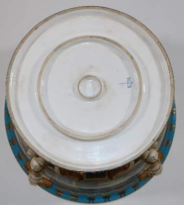 Bild Nr.6: 132-2219 Prunk Tafelaufsatz mit Sphingen: (Porzellan u. Keramik)