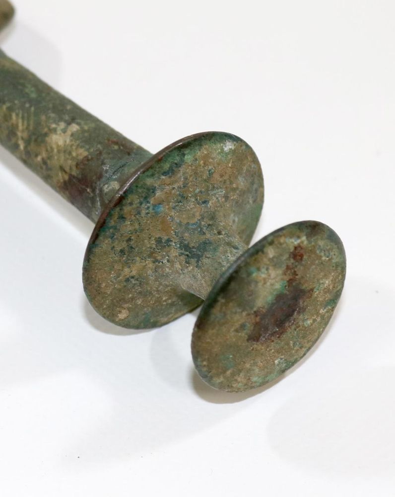 Große Abbildung Nr.2: 133-1737 Bronzeschwert.: (Varia, Ausgrabungen)