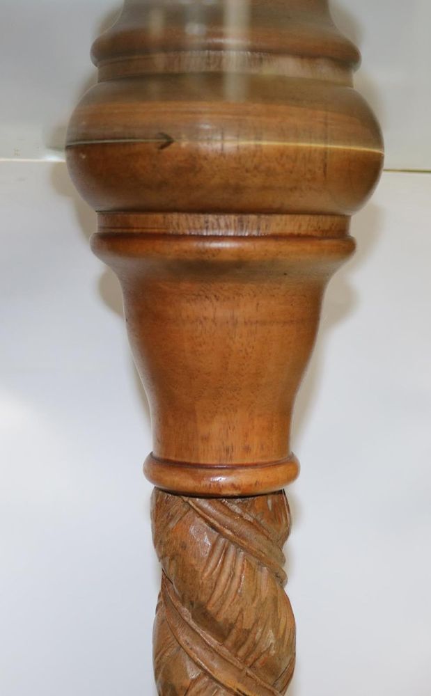 Große Abbildung Nr.3: 133-1853 Barocker Tischfuß.: (Möbel)