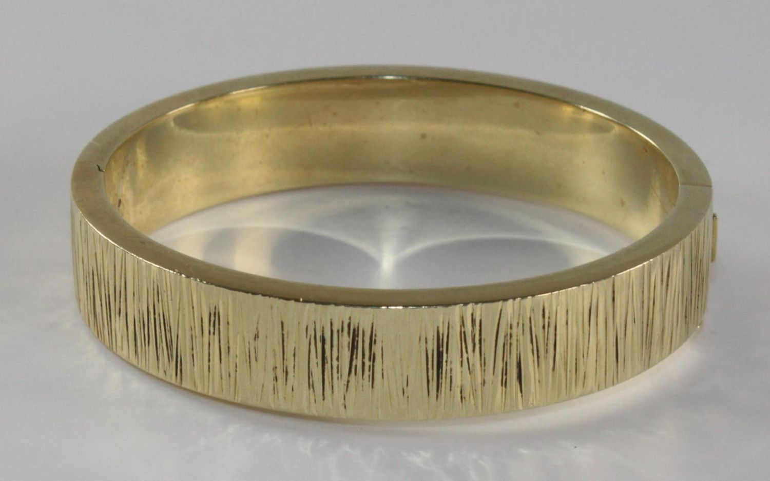 Große Abbildung Nr.2: 133-1931 Armreif 585 GG um 1970.: (Schmuck, Armbänder)