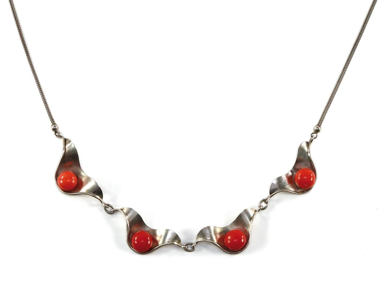 Große Abbildung Nr.1: 133-1945 Korallencollier im: (Schmuck, Colliers)