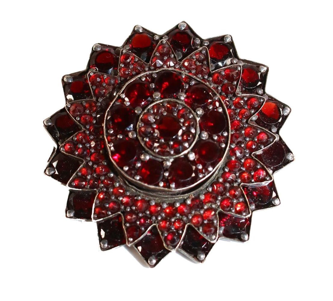 Große Abbildung Nr.1: 133-1955 Granatbrosche, Silber.: (Schmuck)