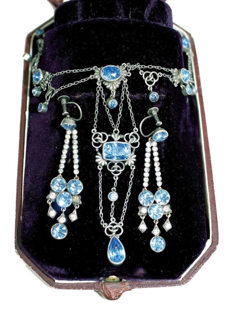 Große Abbildung Nr.1: 133-1968 Viktorianisches Silbercollier: (Schmuck)