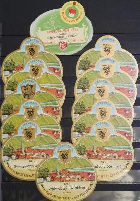 Bild Nr.1: 133-379 Weinetiketten.: (Küche und Haushalt, Getränke, Wein und Weinbau)