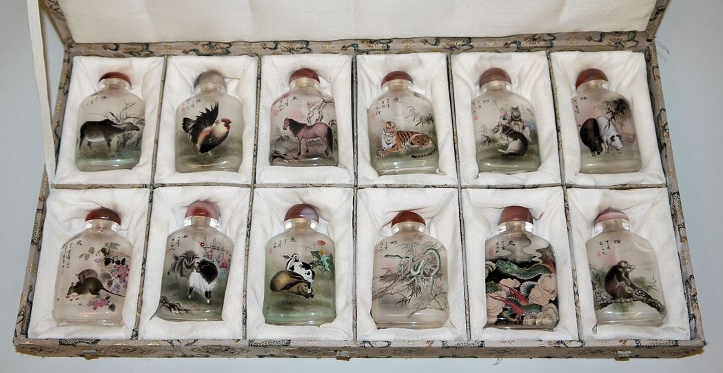 Große Abbildung Nr.1: 134-2243 Snuffbottles: (Asiatika, China)