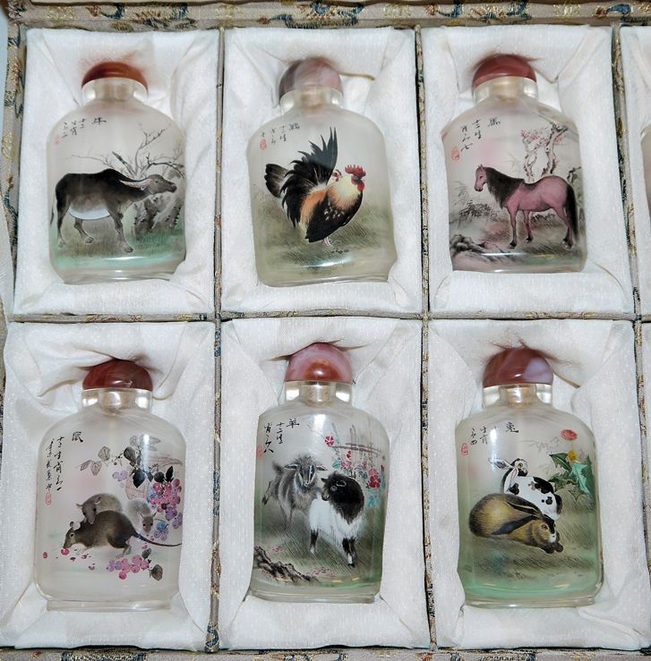Große Abbildung Nr.2: 134-2243 Snuffbottles: (Asiatika, China)