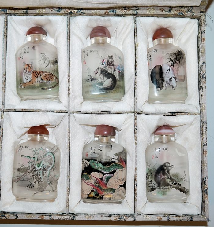 Große Abbildung Nr.3: 134-2243 Snuffbottles: (Asiatika, China)