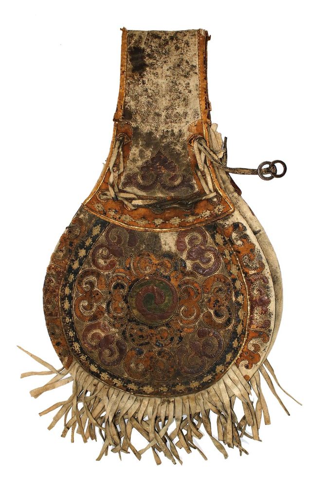 Große Abbildung Nr.1: 134-2299 Tibetische Ledersatteldecke: (Asiatika)